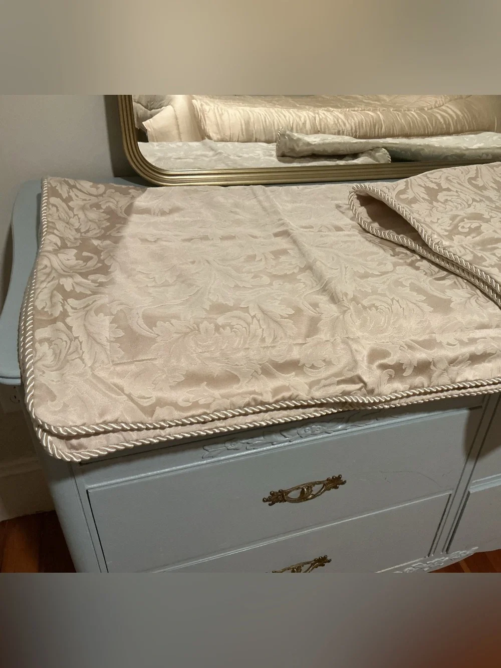 NWOT Heavy Weight Damask Jacuard Comforter & Shams